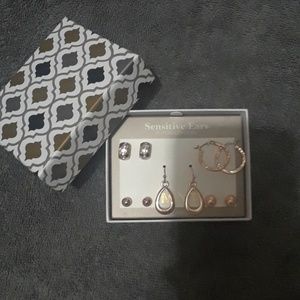 Hypoallergenic, cubic zirconia earrings